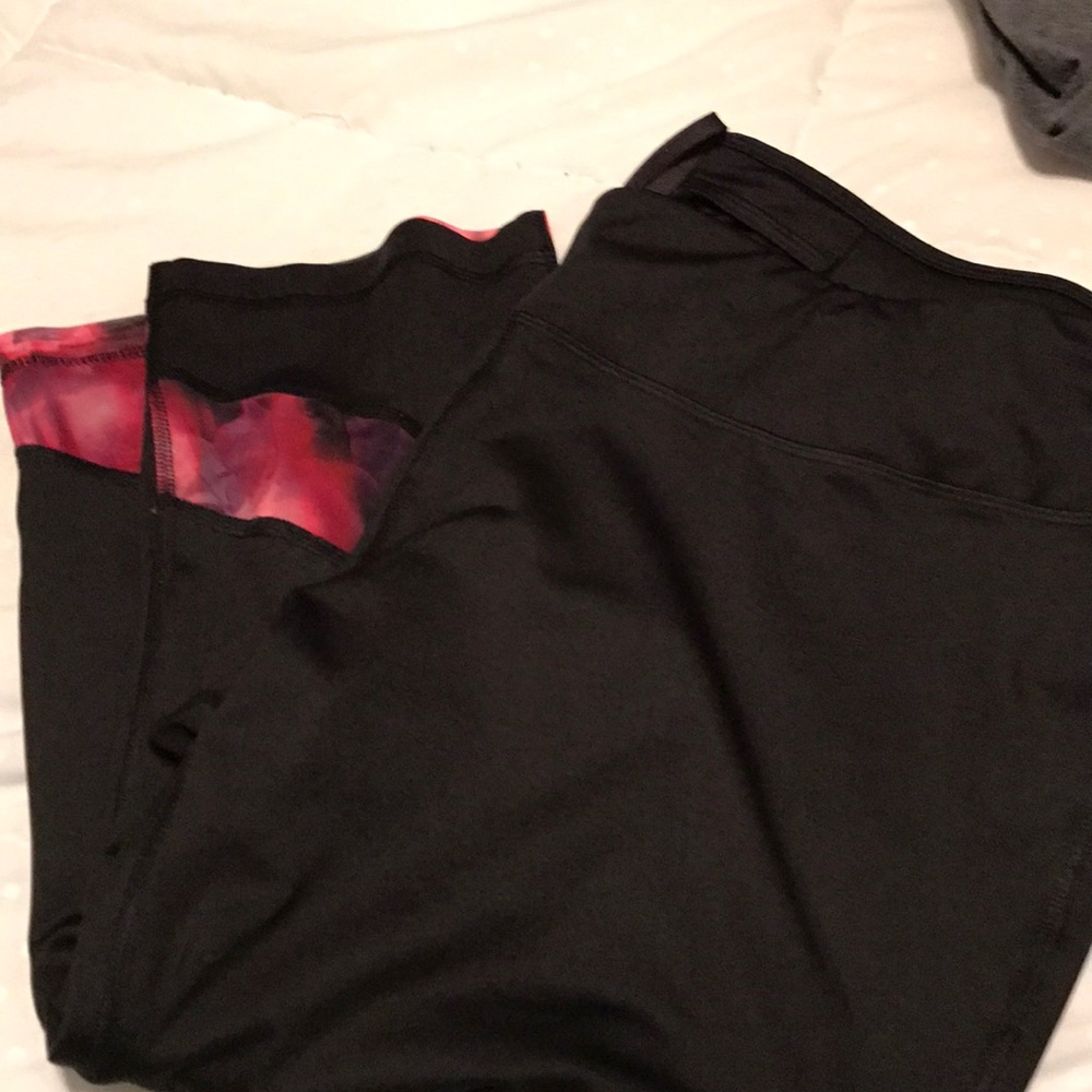 NWOT Capri workout leggings size large